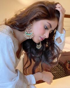Sajal Ali Instagram - whatsup! Hair&makeup @mubsher.bhatti