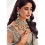 Sajal Ali Instagram - Fun Fact! Diamond Polki was the chosen jewels of Queens and Oh how regal this set felt. Love love love it! A new image from the second campaign with #MyJewellers @haroonsharifjewellers #HaroonSharifJewellers #SajalAli