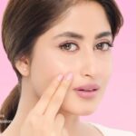 Sajal Ali Instagram - Say hello to a glowing, radiant and hydrated skin 💕 🌸 @glowandlovely.pk #glow&lovely #HydraGlow #KhiliKhiliGlowingSkin #2xGlow #24hrHydration Hair and makeup: @iambabarzaheer Styling: @mavikayanistylist