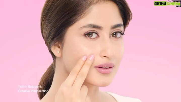 Sajal Ali Instagram - Say hello to a glowing, radiant and hydrated skin 💕 🌸 @glowandlovely.pk #glow&lovely #HydraGlow #KhiliKhiliGlowingSkin #2xGlow #24hrHydration Hair and makeup: @iambabarzaheer Styling: @mavikayanistylist