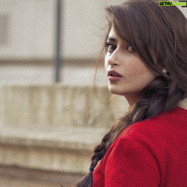 Sajal Ali Instagram - Random! #newprofilepicture