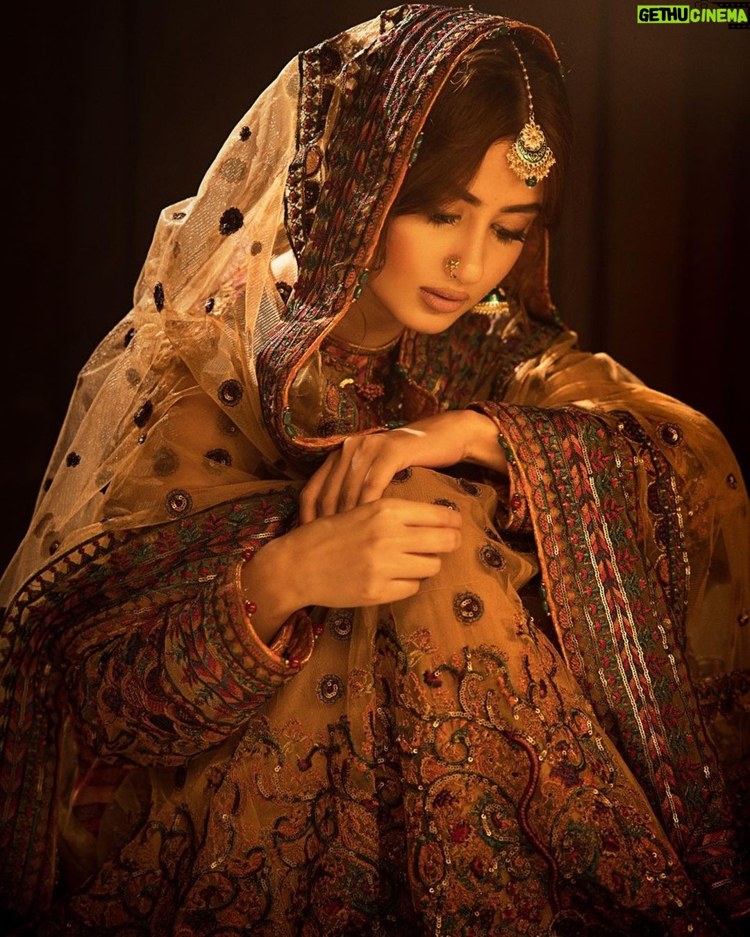 Sajal Ali Instagram - Apni roshni kay saaye talay, meri tarha tum bhi parhti jao, nikharti jao, sanwarti jao 🌸💫✨ Brand: @theworldofhsy Exclusively available at @laamofficial Photography: @shahbazshaziofficial Videography: @nusairrahman.photography Set: @saadamjed16 Hair & Makeup: @nabila_salon Stylist: @khojiiii Script: @rameez_haider Creative Director: @hassanhsy Exclusively available online at www.theworldofhsy.com and www.laam.pk from the 8th of March! #HSY #HSYxLAAM #LAAM #TheRehanaCollection #RehanabyHSY #celebratingwomenofsubstance #eidcollection #affordableluxury #fashion #love #sajalaly #SAJALxHSY