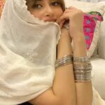 Sajal Ali Instagram - This beautiful duppata 🤍 Thankyou mahirah for sending this beautiful piece from your collection. Congratulations!!!! @mahirahkhan @mbymahira 💋