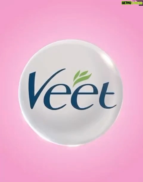 Sajal Ali Instagram - My secret to staying #HameshaReady! Proud to partner with a brand that takes initiative to empower women in our societyđź’• #JustVeetIt @veetpakistan Directed by @farooqmannan Hair&makeup @iambabarzaheer Styling @mavikayanistylist Wardrobe @nomiansari