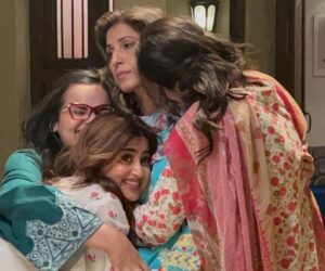 Sajal Ali Instagram - I’ve heard today’s episode is very interesting! ✌️
Let’s watch it all together!! 
#kuchankahi #memories #ourlaughterfits
This set was a blessing. 
@nadeembaigg 
@mohammedahmedsyed @mira.sethi @vaneezaofficial 
@sheheryarmunawar 
@bilalabbas_khan @qudsiaali @adnansamadkhan @kashffoundation