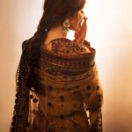 Sajal Ali Instagram - Apni roshni kay saaye talay, meri tarha tum bhi parhti jao, nikharti jao, sanwarti jao 🌸💫✨ Brand: @theworldofhsy Exclusively available at @laamofficial Photography: @shahbazshaziofficial Videography: @nusairrahman.photography Set: @saadamjed16 Hair & Makeup: @nabila_salon Stylist: @khojiiii Script: @rameez_haider Creative Director: @hassanhsy Exclusively available online at www.theworldofhsy.com and www.laam.pk from the 8th of March! #HSY #HSYxLAAM #LAAM #TheRehanaCollection #RehanabyHSY #celebratingwomenofsubstance #eidcollection #affordableluxury #fashion #love #sajalaly #SAJALxHSY