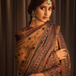 Sajal Ali Instagram - Apni roshni kay saaye talay, meri tarha tum bhi parhti jao, nikharti jao, sanwarti jao 🌸💫✨ Brand: @theworldofhsy Exclusively available at @laamofficial Photography: @shahbazshaziofficial Videography: @nusairrahman.photography Set: @saadamjed16 Hair & Makeup: @nabila_salon Stylist: @khojiiii Script: @rameez_haider Creative Director: @hassanhsy Exclusively available online at www.theworldofhsy.com and www.laam.pk from the 8th of March! #HSY #HSYxLAAM #LAAM #TheRehanaCollection #RehanabyHSY #celebratingwomenofsubstance #eidcollection #affordableluxury #fashion #love #sajalaly #SAJALxHSY