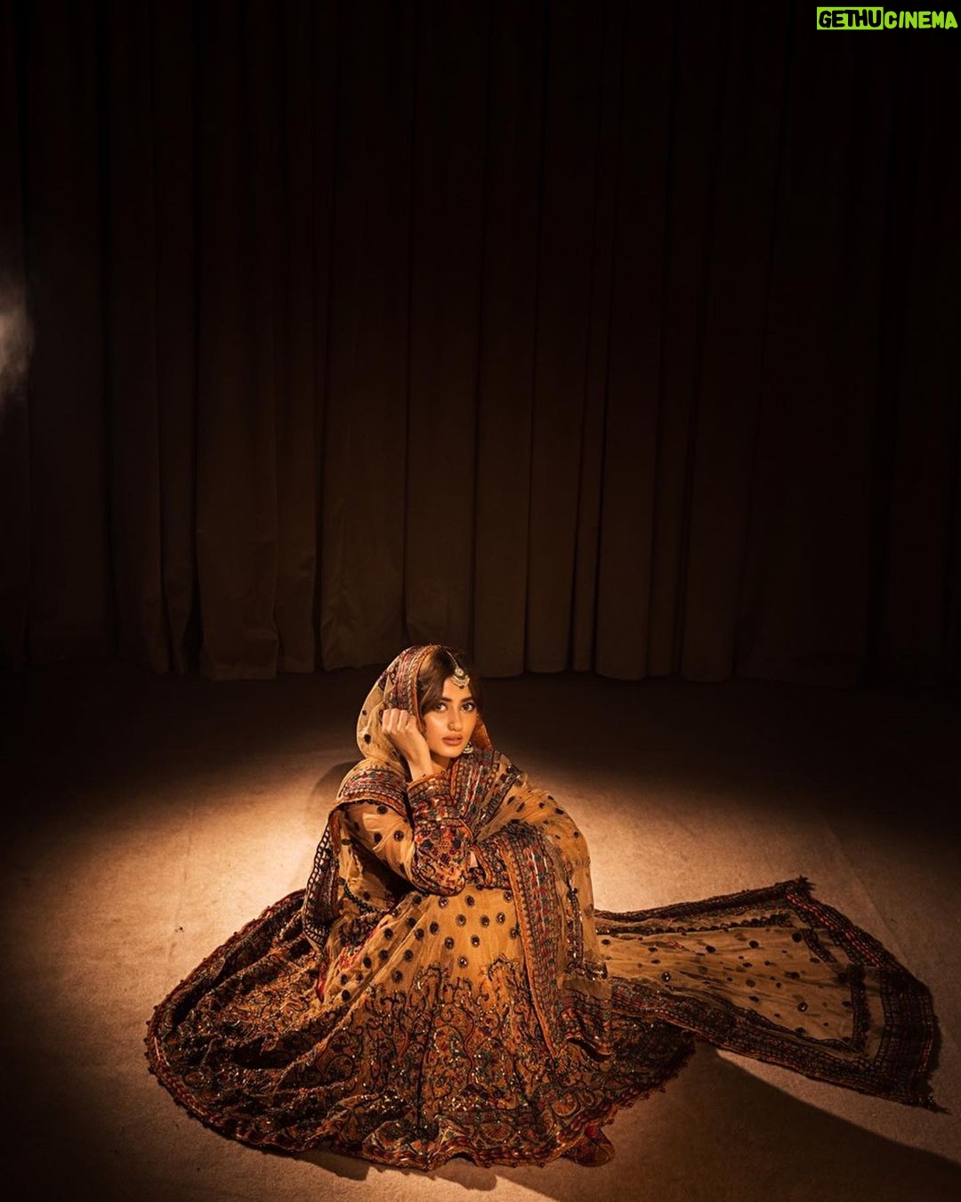 Sajal Ali Instagram - Apni roshni kay saaye talay, meri tarha tum bhi parhti jao, nikharti jao, sanwarti jao 🌸💫✨ Brand: @theworldofhsy Exclusively available at @laamofficial Photography: @shahbazshaziofficial Videography: @nusairrahman.photography Set: @saadamjed16 Hair & Makeup: @nabila_salon Stylist: @khojiiii Script: @rameez_haider Creative Director: @hassanhsy Exclusively available online at www.theworldofhsy.com and www.laam.pk from the 8th of March! #HSY #HSYxLAAM #LAAM #TheRehanaCollection #RehanabyHSY #celebratingwomenofsubstance #eidcollection #affordableluxury #fashion #love #sajalaly #SAJALxHSY