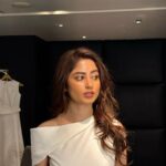 Sajal Ali Instagram - 💋💋💋💋💋💋 Makeup @adnanansariofficial Hair @mubsher.bhatti