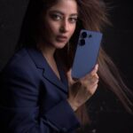 Sajal Ali Instagram - TECNO 11.11 SALE se haasil karein la jawab discounts! Aaj he visit karein TECNO Mobile ka online store aur apnay pyaaron ke liye purchase karein unke favorite smartphones! I’m in love with my CAMON 20. What about you? #TECNO1111 #tecnopk @tecnomobilepakistan @uzzifilms @maria_mahesar