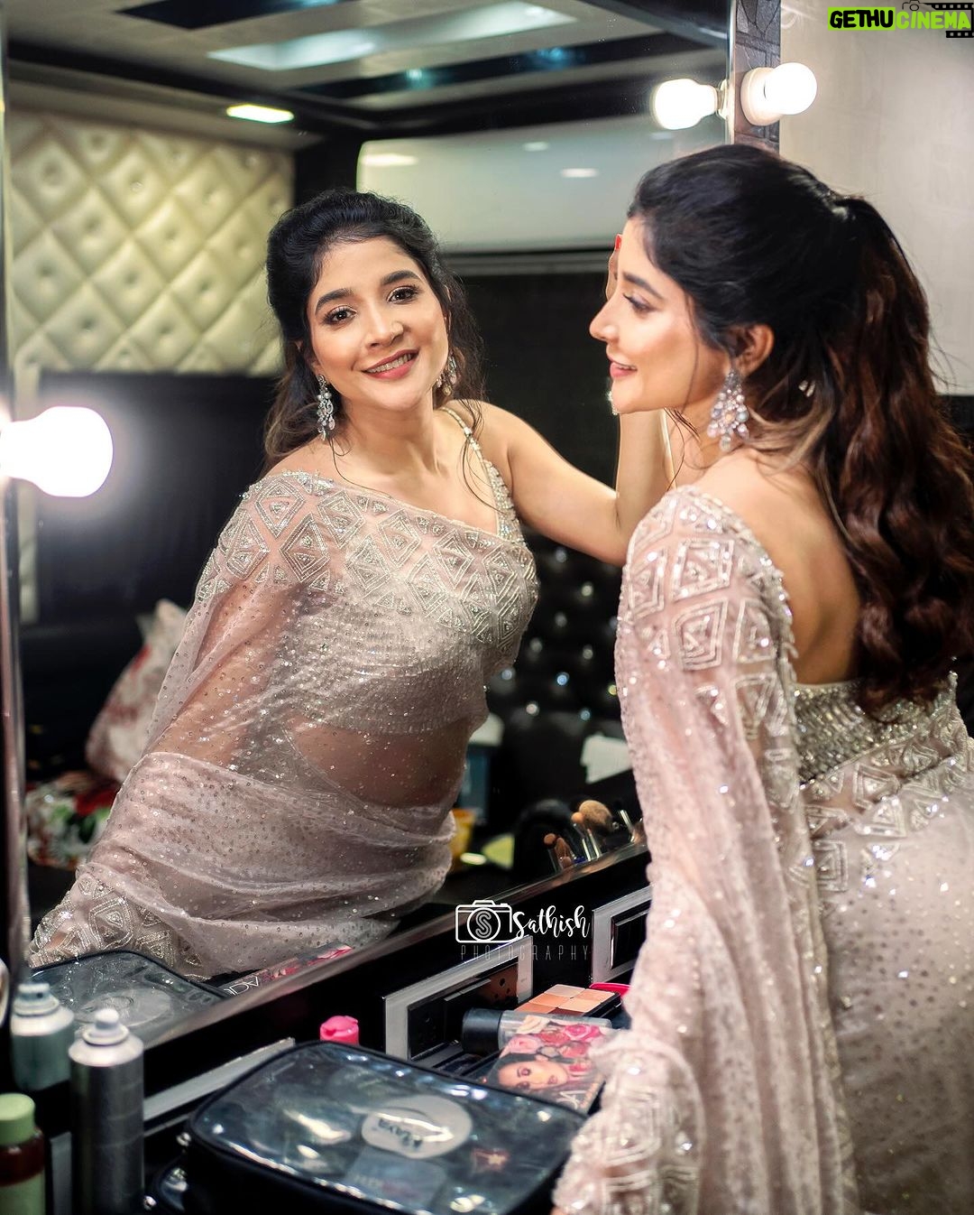 Sakshi Agarwal Instagram - Yes, I feel beautiful inside out💕✨ . @samyakksarees @lakshana_priya_mua @fineshinejewels @sathish_photography49 . #kalaignar100 #kollywood #sareelove #sakshiagarwal #actress Chennai, India