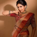 Sakshi Agarwal Instagram - A Queen is not defined by her title but by her actions and character❤️🥰🔥 . Outfit : @samyakksarees Jewellery : @challani_jewellery Make up : @murugeshmakeup_hair Photographer : @padman_photography Hair : @mahi_hairdo Saree drapist : @style_with_anbu . #instagreat #instagood #instafashion #beauty #sareelove #kollywood #sakshiagarwal #feelbeautiful Chennai, India