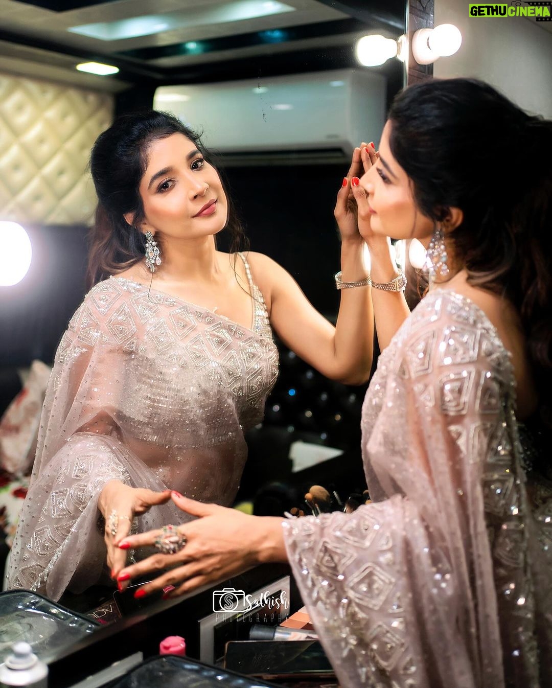 Sakshi Agarwal Instagram - Yes, I feel beautiful inside out💕✨ . @samyakksarees @lakshana_priya_mua @fineshinejewels @sathish_photography49 . #kalaignar100 #kollywood #sareelove #sakshiagarwal #actress Chennai, India