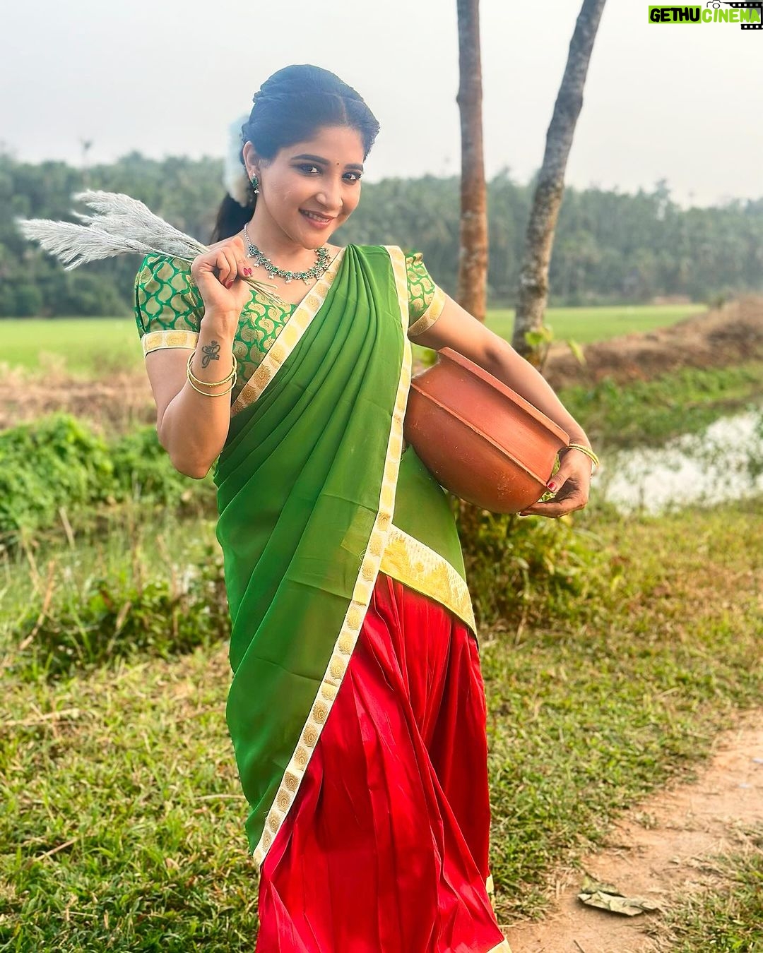 Sakshi Agarwal Instagram - Wish you all a very happy Pongal🌾🌾 . #pongalcelebration #pongalfestival #pongalwishes #sakshiagarwal Edappal, Kerala, India