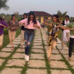Sakshi Agarwal Instagram - Fun Inbetween rehearsals😍😍 . #instagramreels #vaadamaapillai #feelitreelit #reelsinstagram #dancereels #dancevideos #beauty #funreels Trichur, Kerala, India