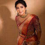 Sakshi Agarwal Instagram - A Queen is not defined by her title but by her actions and character❤️🥰🔥 . Outfit : @samyakksarees Jewellery : @challani_jewellery Make up : @murugeshmakeup_hair Photographer : @padman_photography Hair : @mahi_hairdo Saree drapist : @style_with_anbu . #instagreat #instagood #instafashion #beauty #sareelove #kollywood #sakshiagarwal #feelbeautiful Chennai, India