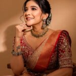 Sakshi Agarwal Instagram - A Queen is not defined by her title but by her actions and character❤️🥰🔥 . Outfit : @samyakksarees Jewellery : @challani_jewellery Make up : @murugeshmakeup_hair Photographer : @padman_photography Hair : @mahi_hairdo Saree drapist : @style_with_anbu . #instagreat #instagood #instafashion #beauty #sareelove #kollywood #sakshiagarwal #feelbeautiful Chennai, India
