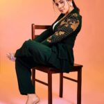 Sakshi Agarwal Instagram – Dont just wear your blazer, but own it infusing it with your own brand of charisma and charm✨❤️
.
Photographer : @photraits.kiran
Make up & Hair : @lakshana_priya_mua
Stylist : @anand.aries
Outfit : @studio24_bespoke
Studio : @Ksquared.studios
.
#greenblazer #style #charisma #charm #beauty #sakshiagarwal Chennai, India