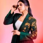 Sakshi Agarwal Instagram - Dont just wear your blazer, but own it infusing it with your own brand of charisma and charm✨❤️ . Photographer : @photraits.kiran Make up & Hair : @lakshana_priya_mua Stylist : @anand.aries Outfit : @studio24_bespoke Studio : @Ksquared.studios . #greenblazer #style #charisma #charm #beauty #sakshiagarwal Chennai, India
