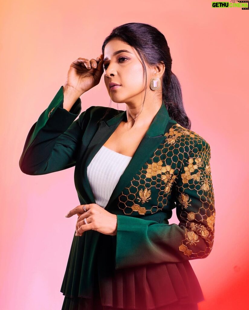 Sakshi Agarwal Instagram - Dont just wear your blazer, but own it infusing it with your own brand of charisma and charm✨❤️ . Photographer : @photraits.kiran Make up & Hair : @lakshana_priya_mua Stylist : @anand.aries Outfit : @studio24_bespoke Studio : @Ksquared.studios . #greenblazer #style #charisma #charm #beauty #sakshiagarwal Chennai, India