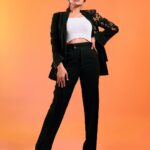 Sakshi Agarwal Instagram - Dont just wear your blazer, but own it infusing it with your own brand of charisma and charm✨❤️ . Photographer : @photraits.kiran Make up & Hair : @lakshana_priya_mua Stylist : @anand.aries Outfit : @studio24_bespoke Studio : @Ksquared.studios . #greenblazer #style #charisma #charm #beauty #sakshiagarwal Chennai, India