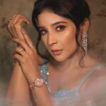 Sakshi Agarwal Instagram - What are you going to do? Charge me for being hot?🔥 . Photography : @g_vigneshwaran_ Makeup : @murugeshmakeup_hair Hair : @style_with_anbu Stylist :- @stylist_muskan_varma_ Outfit :- @upgradebya Jewelry : @miranabymegha Jewelry PR: @affiliates_pr @prashantrawat_pr Pro: @riazkahmed.pro @v4umedia_ Shoot coordination : @jonnyjd5 Lights: @immortalsekar . #hotnesstrend #gowndress #feellikequeen👑 #sakshiagarwal Chennai, India