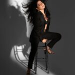 Sakshi Agarwal Instagram – Dress sharp, feel confident, exude sophistication – all in a sleek black suit.
.

Stylist:@anand.aries 
Photography:@prakash_photographe 
Makeup:@tarangini_mua 
Hair:@haritha_hairandmakeup 
Wearing:@studio24_bespoke 

.
#blacksuit #class #powerdressing #slaying #sakshiagarwal #businessattire  #feelitreelit #blacksuitreels #kaayi #trendingnow Chennai, India