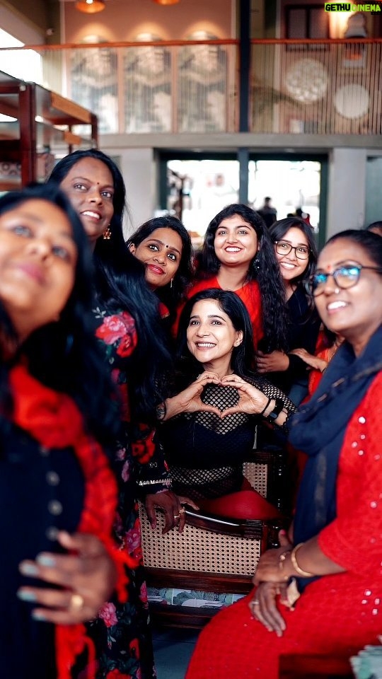 Sakshi Agarwal Instagram - Actor #SakshiAgarwal made Women's Day even more memorable & special by spending it with all the Women Journalists, where they played games, did workouts & had interesting conversations on womanhood. ❤️🖤 🎥: @iamlokeshwaran #WomensDayWithSakshi @iamakshiagarwal @riazkahmed.pro @v4utalents @v4umedia_ Chennai, India