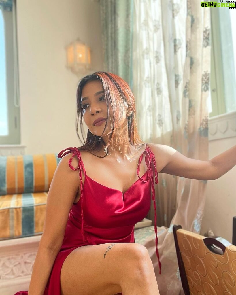 Sakshi Agarwal Instagram - Happy Valentine’s Day to all of my wonderful followers! Whether you’re celebrating with a partner, friends, family, or even treating yourself, I hope your day is filled with love, joy, and special moments. Remember to cherish the connections you have and spread kindness wherever you go. You are appreciated and loved! ❤️ . #happyvalentinesday #sakshiagarwal #spreadlove Chennai, India