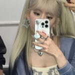 Sakura Miyawaki Instagram - 내가 뜬 탑으로 EASY 무대 하기 😏 🩵 🤍