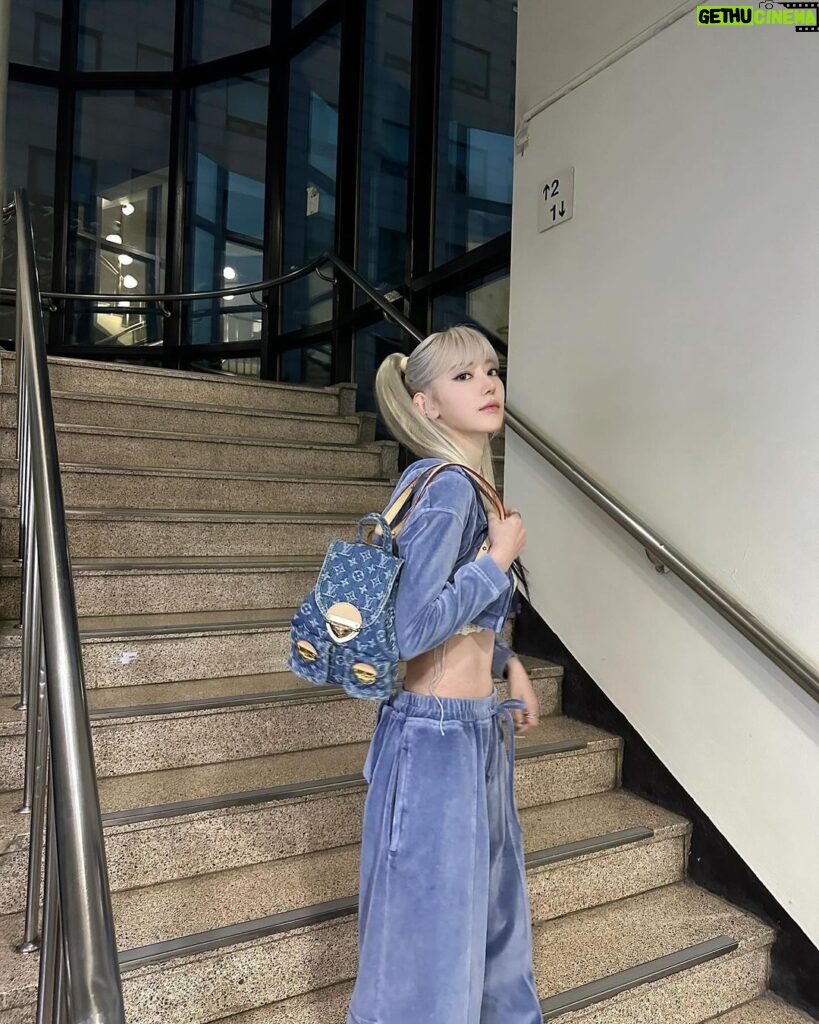 Sakura Miyawaki Instagram - LV🩵 #LouisVuitton #LVRemix #PR