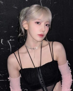 Sakura Miyawaki Instagram - 