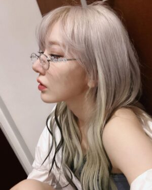 Sakura Miyawaki Instagram - 🩶
