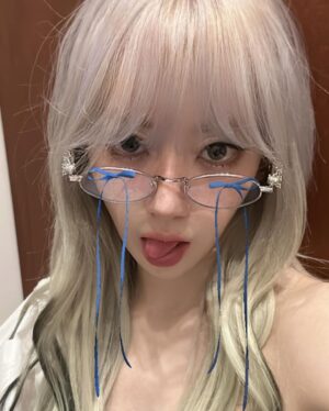 Sakura Miyawaki Instagram - 🩶