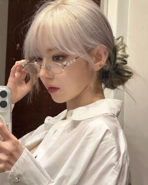 Sakura Miyawaki Instagram - 🩶