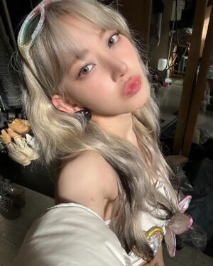 Sakura Miyawaki Instagram - MAKE IT LOOK EASY
