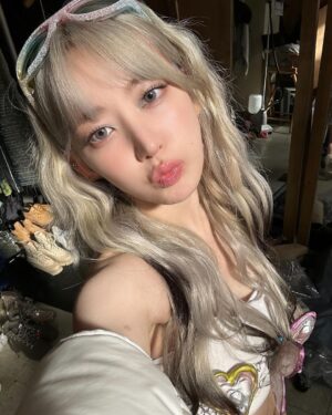 Sakura Miyawaki Instagram - MAKE IT LOOK EASY
