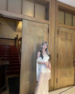 Sakura Miyawaki Instagram - MAKE IT LOOK EASY