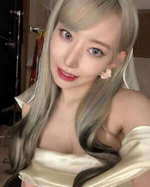 Sakura Miyawaki Instagram - MAKE IT LOOK EASY