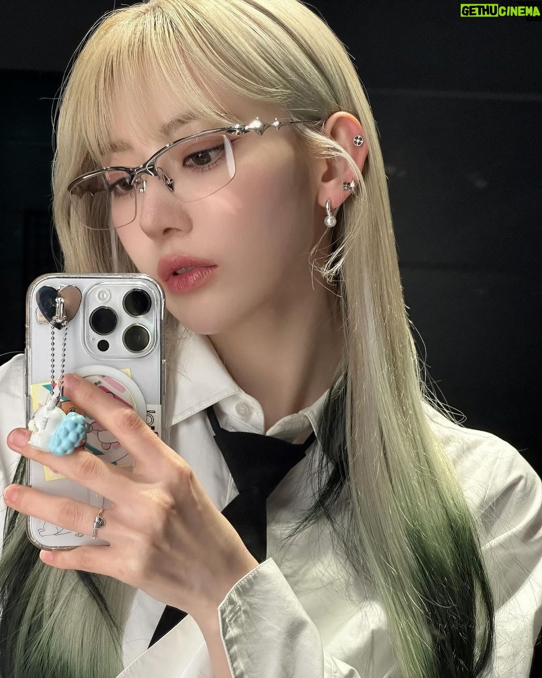 Sakura Miyawaki - 3.3 Million Likes - 피카츄 머리 ⚡️