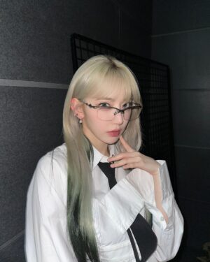 Sakura Miyawaki Instagram - 피카츄 머리 ⚡️