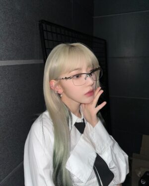 Sakura Miyawaki Instagram - 피카츄 머리 ⚡️