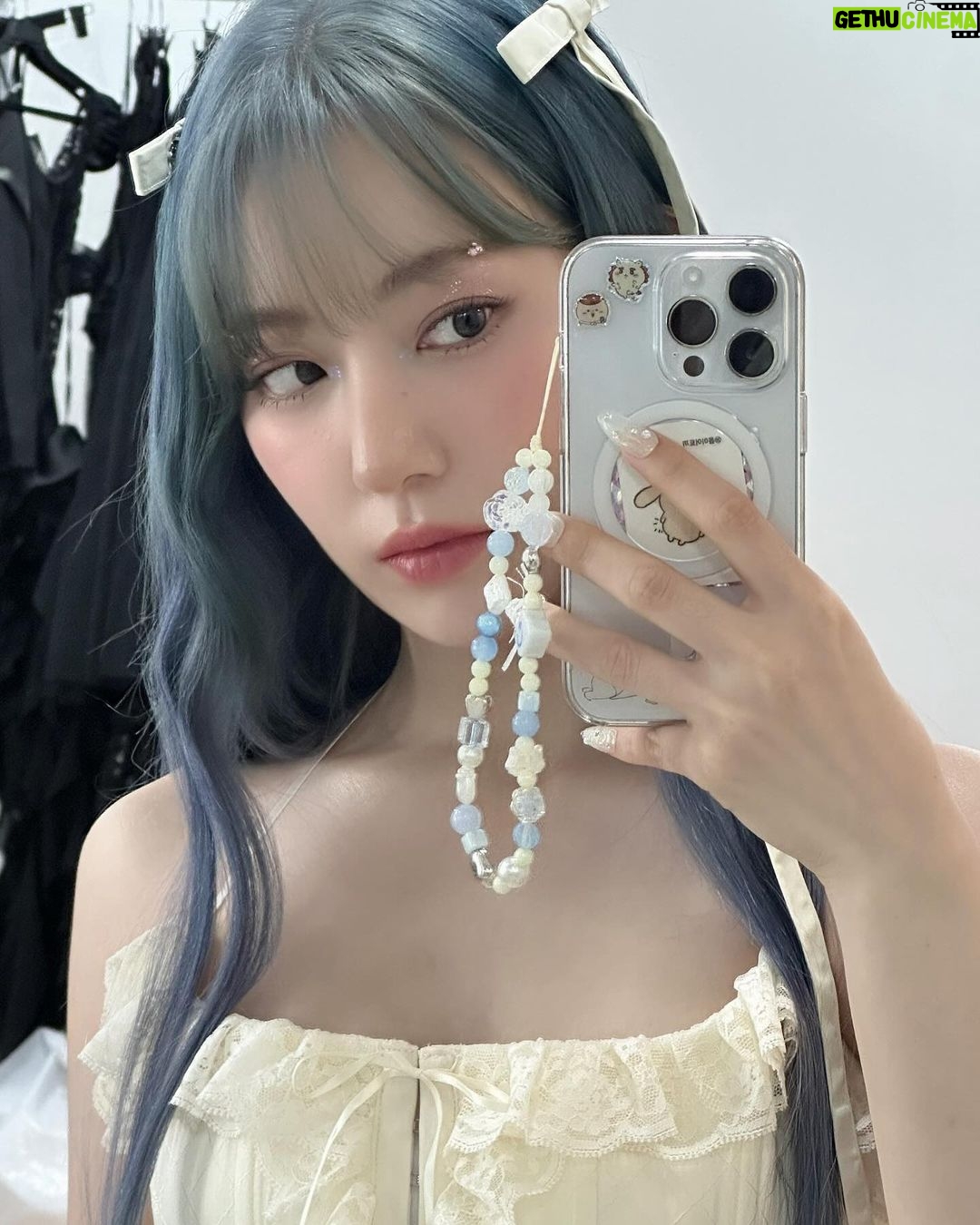 Sakura Miyawaki Instagram - FEATHERLY LOTUS