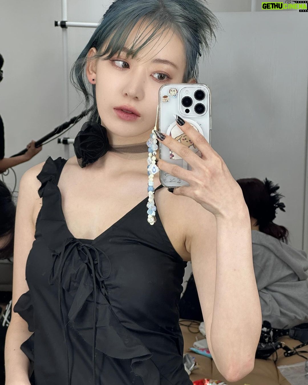 Sakura Miyawaki Instagram - FEATHERLY LOTUS