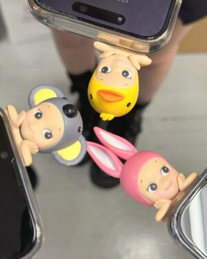 Sakura Miyawaki Instagram - 휴대폰위에 귀여미👼