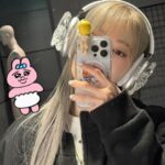 Sakura Miyawaki Instagram - 휴대폰위에 귀여미👼