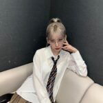 Sakura Miyawaki Instagram - geek chic👓🩶
