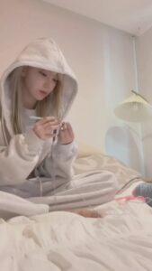 Sakura Miyawaki Instagram - 꾸라의 뜨개질 공장 🧶