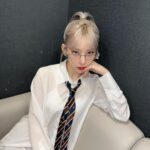 Sakura Miyawaki Instagram – geek chic👓🩶