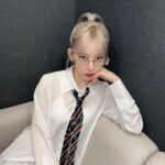 Sakura Miyawaki Instagram - geek chic👓🩶